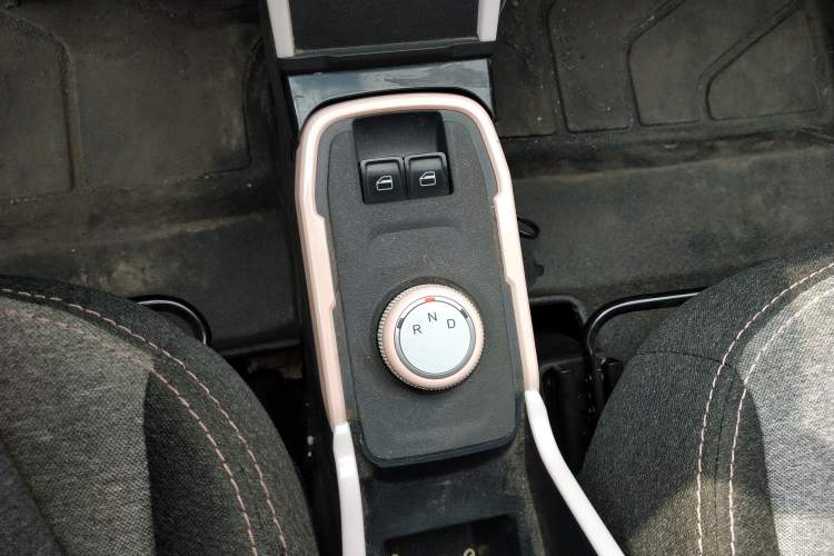 Used Chery QQ Ice Cream 2022 170km Sundae Phosphate Lithium-Ion Gear Lever