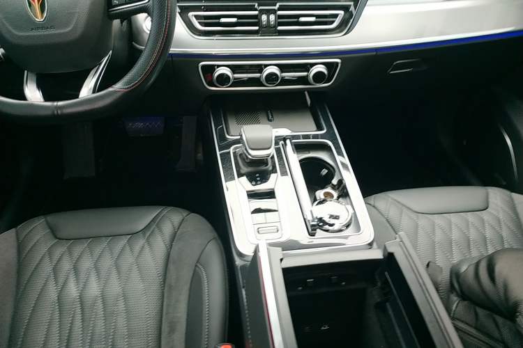 Used Hongqi HS5 2023 2.0T Qixiang Pro 500 000th Unit Commemorative Edition Gear Lever