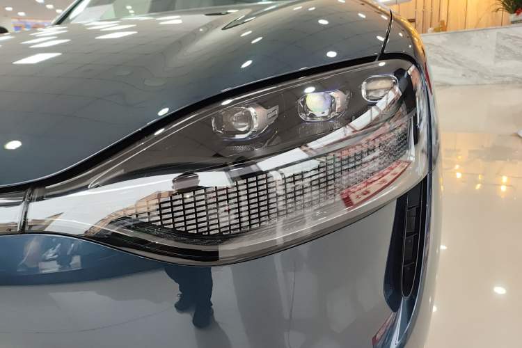 Used Hima AITO M9 2025 Extended-Range Max Version 52 kWh 6-Seater Edition
