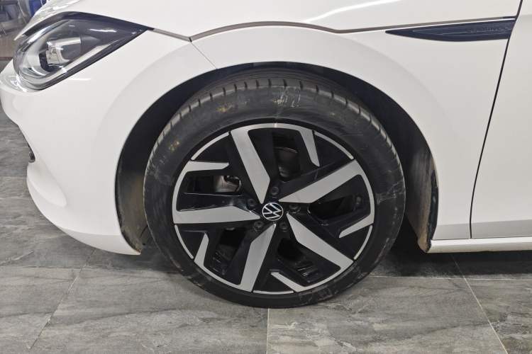 Used Volkswagen Lamando 2023 Lavida L 280TSI DSG Cool & Spicy Edition Left Front Wheel Hub