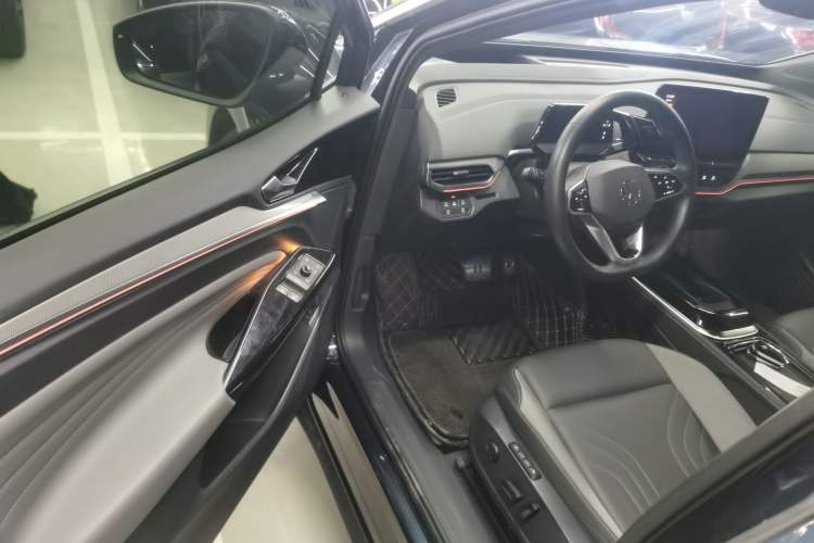 Used Volkswagen ID.4 CROZZ 2021 Long-Range Lite PRO Two-Wheel Drive Version
