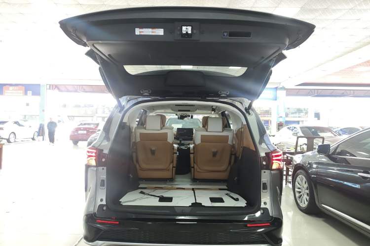 Used Toyota Granvia 2022 2.5L Hybrid Flagship Edition