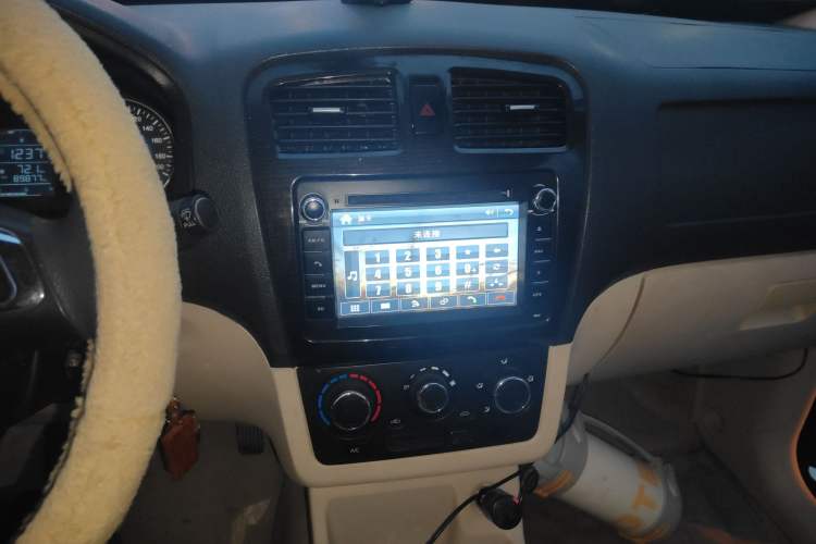 Used Dongfeng Fengon 370 2016 1.5L Manual Standard Edition SFG15-02 7 Seats Audio And AC Panel