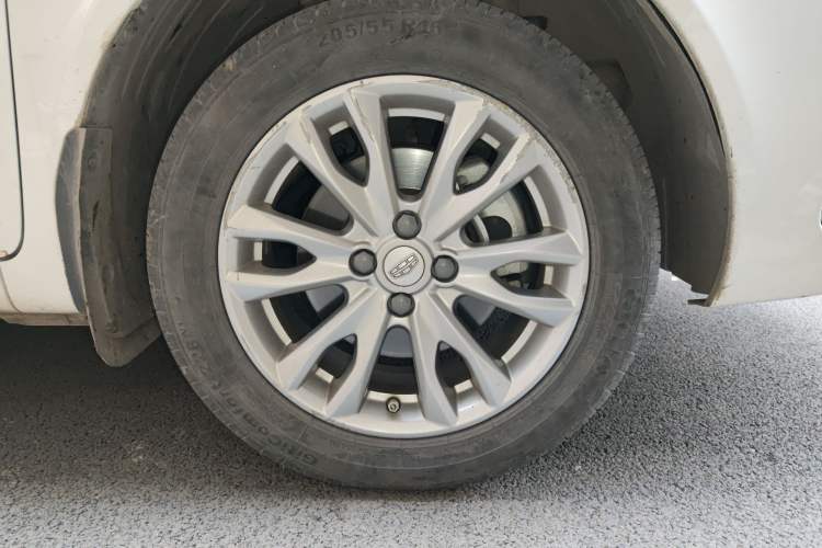 Used Geely Auto Vision 2019 Upgraded Model 1.5L Manual Luxury Version China VI Standard