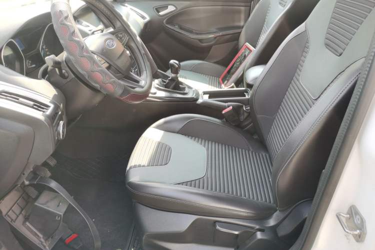 Used Ford Focus 2017 Hatchback EcoBoost 125 Manual – Ultra-Performance Style SmartDrive Edition