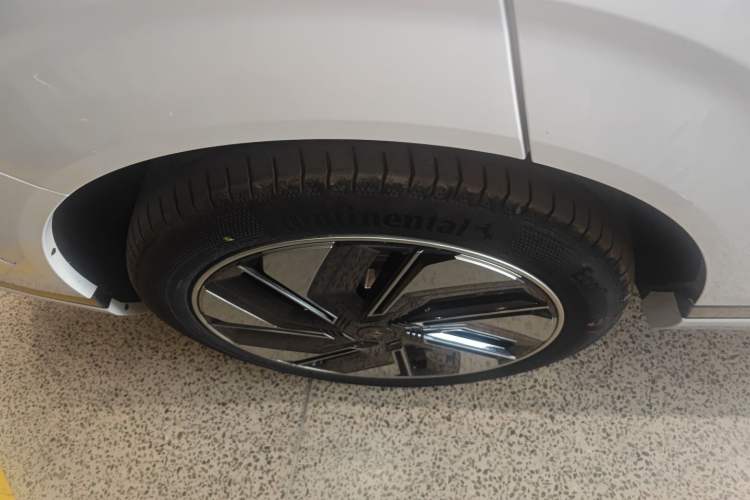 Used Dongfeng eπ eπ008 2025 210Ultra LikeYi Edition 6-Seater
