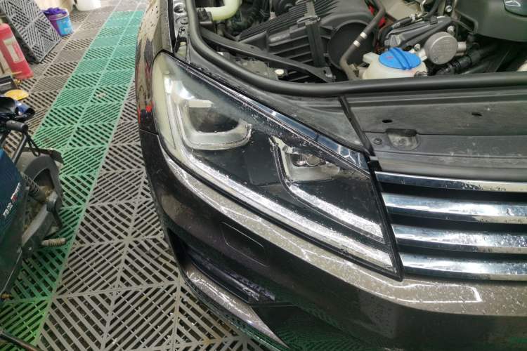 Used Volkswagen Touareg 2017 3.0 TSI Touareg Model Right Front Headlight