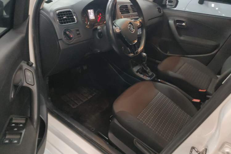 Used Volkswagen Polo 2016 1.6L Automatic Comfort Model
