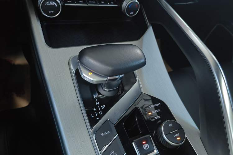 Used Geely Auto Coolray New Energy 2022 1.5T ePro 85KM Starry Edition Gear Lever