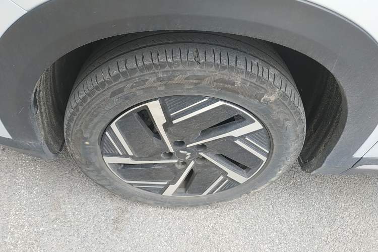 Used Wuling Xingguang S 2024 130km Flagship Version Left Front Wheel Hub