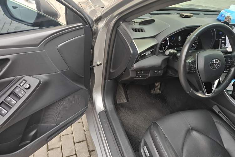 Used Toyota Avalon 2019 Dual-Engine 2.5L Luxury Edition China VI Standard
