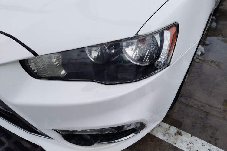 Used Mitsubishi Lancer EX 2016 1.8L CVT Black-and-White Retro Edition
