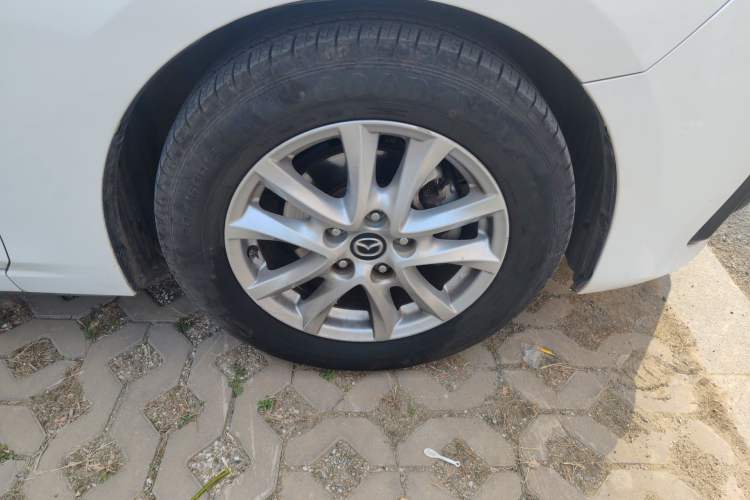 Used Mazda 3 Axela 2016 Hatchback 1.5L Automatic Comfort Model
