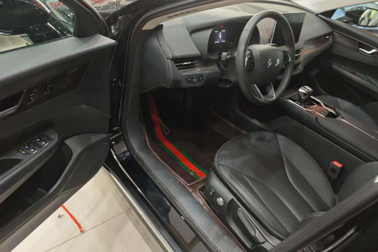 Used Hongqi E-QM5 2021 Online Booking Charging Basic Edition 5 Seats
