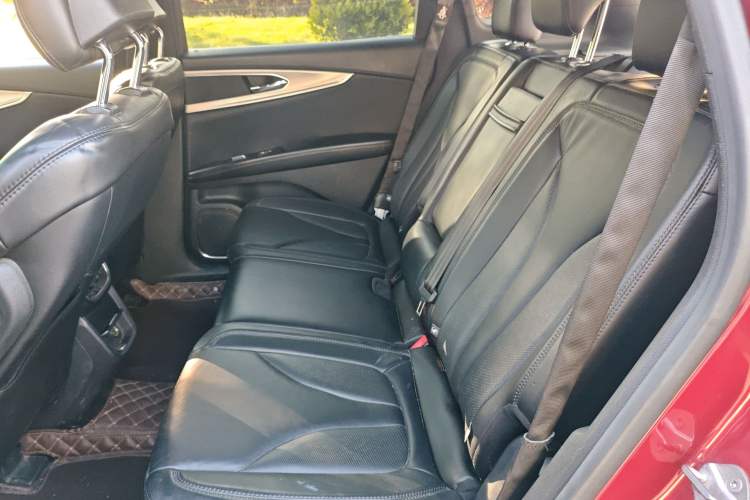 Used Lincoln MKX 2015 2.0T Two-Wheel Drive Deluxe Edition Left Rear Seat