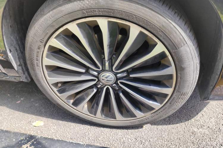 Used Volkswagen Passat 2017 330TSI DSG Prestige Edition Right Front Wheel Hub