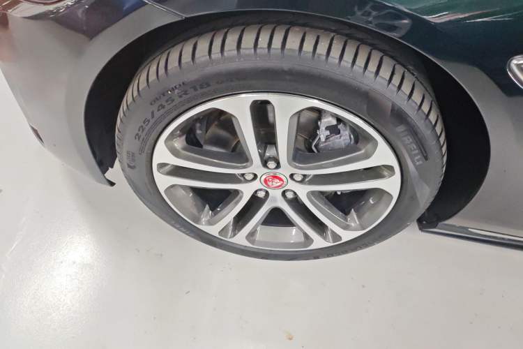 Used Jaguar XEL 2023 2.0T 250 PS R-DYNAMIC S Advanced Sport Edition Left Front Wheel Hub