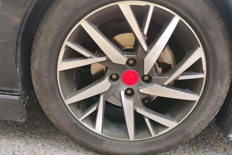 Used Dongfeng Aeolus Yixuan 2020 230T Automatic Advanced Edition Right Front Wheel Hub