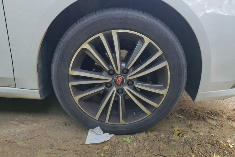 Used Roewe i6 2020 PLUS 1.6L CVT 4G Connected Glory Flagship Edition Right Front Wheel Hub