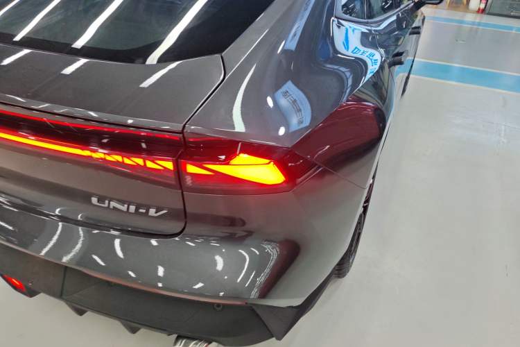 Used CHANGAN UNI-V 2024 1.5T High-Energy Version
