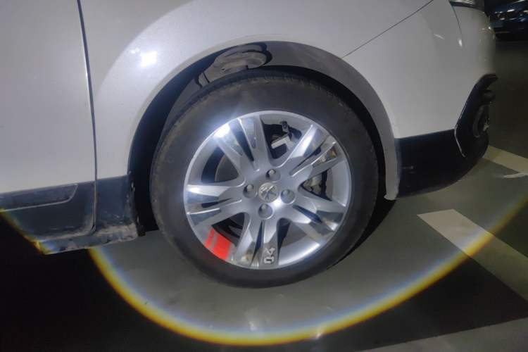 Used Peugeot 3008 2016 1.6THP Automatic Classic Edition Right Front Wheel Hub