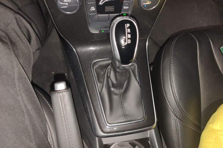 Used Volvo V40 2017 T3 Zhiyi Edition