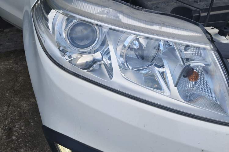 Used Suzuki Vitara 2016 1.6L Manual Two-Wheel Drive Entry-Level Trim Right Front Headlight