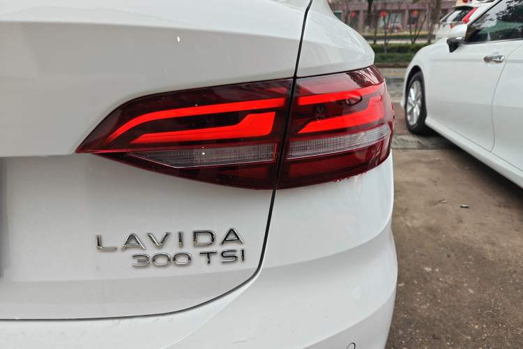 Used Volkswagen Lavida 2023 1.5L Automatic Full-Comfort Edition
