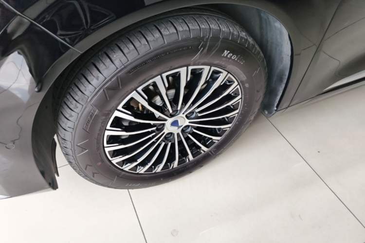 Used Denza D9 2022 DM-i 970 Four-Wheel Drive Flagship Model
