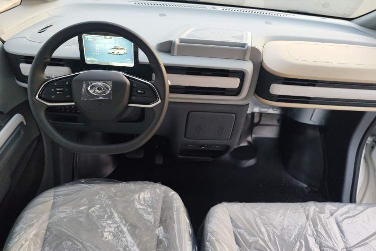 Used SAIC MAXUS Dana V1 2025 V1+ Long Wheelbase Low-Roof Multi-Function Version (62 kWh)