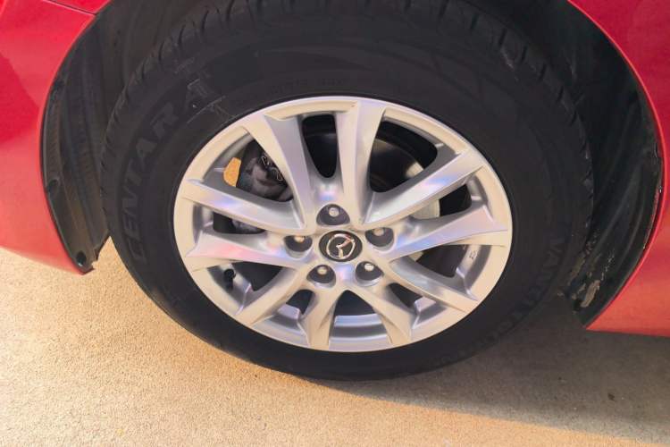 Used Mazda 3 Axela 2016 Sedan 1.5L Automatic Luxury Model
