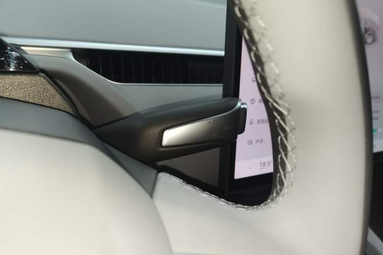 Used XPeng MONA M03 2024 620 with Ultra-Long Range Gear Lever