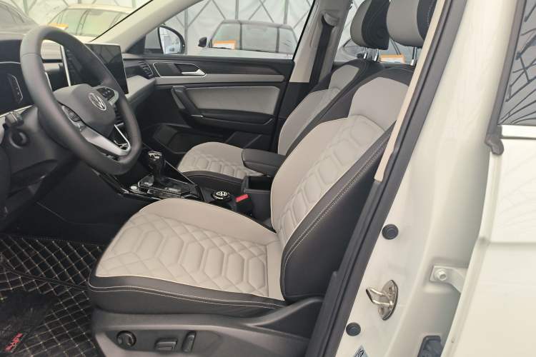 Used Volkswagen Tayron 2024 330TSI Two-Wheel Drive Luxury Plus Advanced Version Left Front Seat