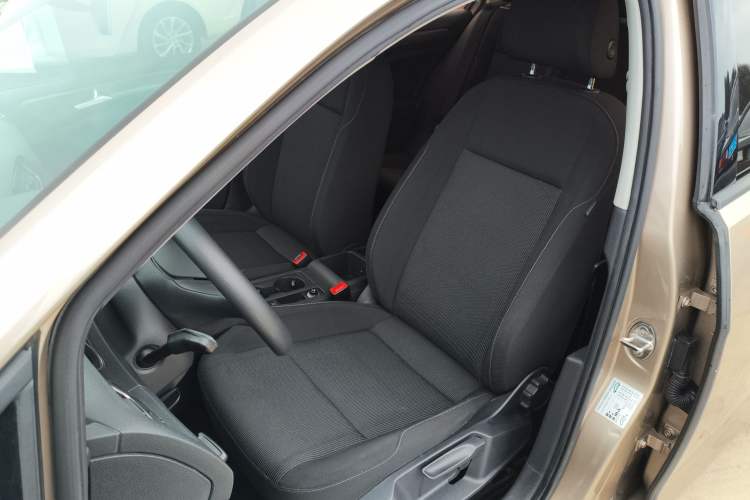 Used Volkswagen Golf 2016 1.6L Automatic Fashion Model
