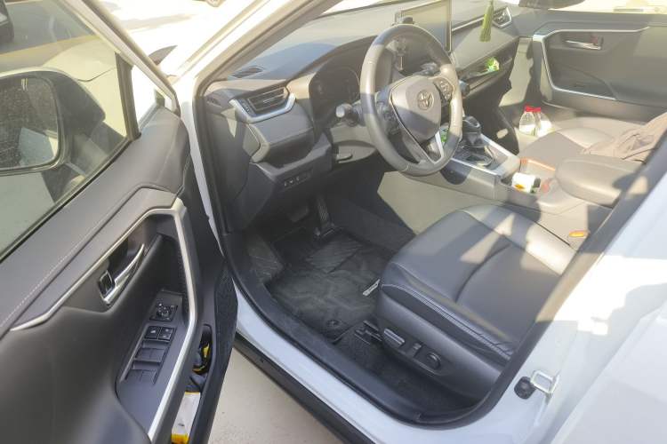 Used Toyota RAV4 2021 2.0L CVT Two-Wheel Drive Fashion PLUS Edition Driver Seat