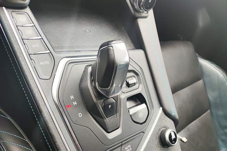 Used Lynk & Co 05 2020 2.0TD Two-Wheel Drive Shine Halo
