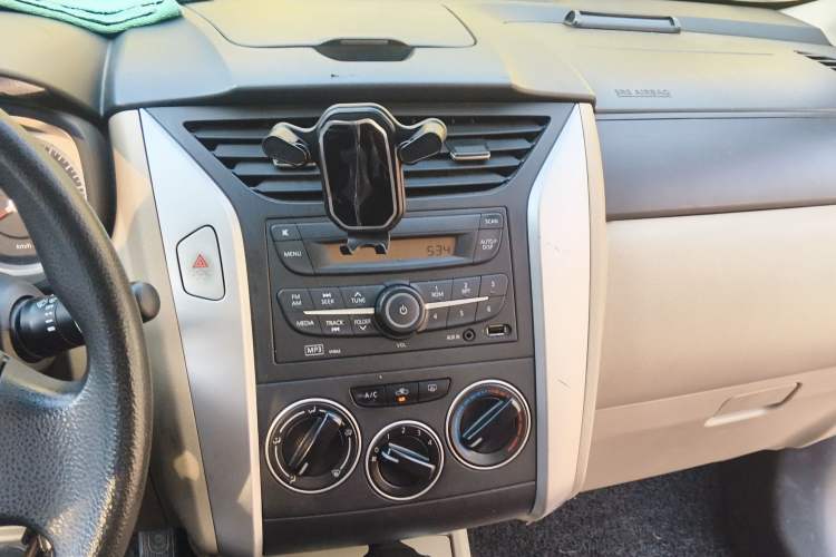 Used Venucia R50 2013 1.6L Manual Fashion Edition