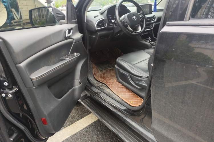 Used Foton Tunland Yutu 2020 2.0T Yutu 8 Diesel Two-Wheel Drive Luxury Long-Wheelbase 4F20TC Driver Seat