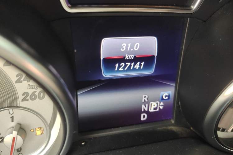 Used Mercedes-Benz GLA 2017 GLA 220 4MATIC Fashion Model Odometer Close Up