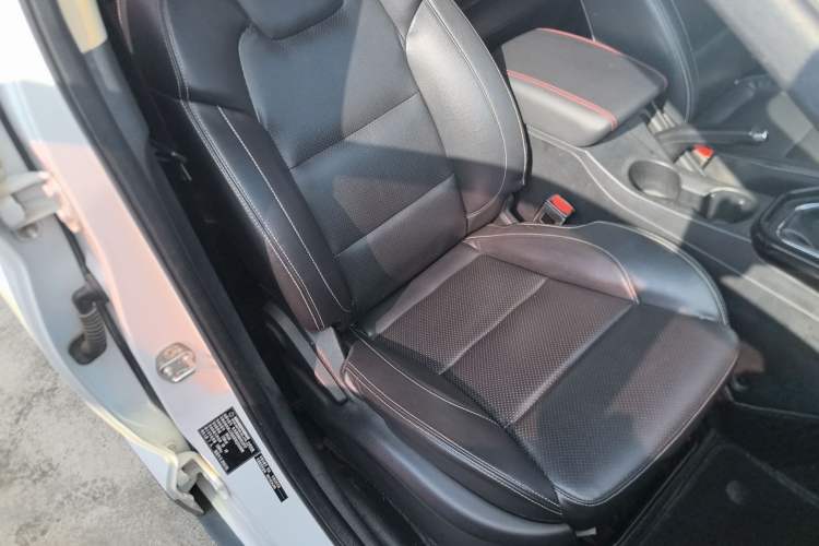 Used Dongfeng Fengon S560 2018 1.8L Manual Comfort 7-Seater Right Front Seat