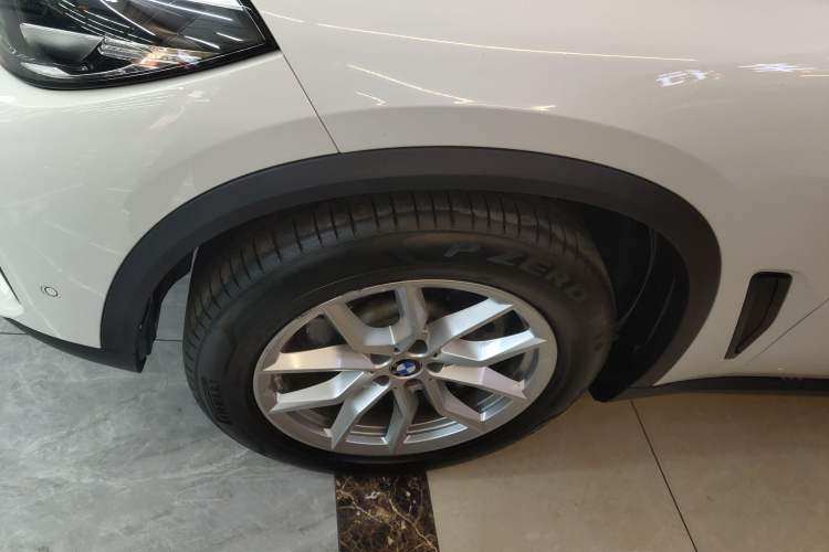 Used BMW X5 (Parallel Import) 2019 xDrive40i Standard 19-inch wheels U.S. specification
