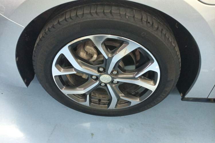 Used Buick VELITE 5 2017 Urban Extended-Range Model Left Front Wheel Hub