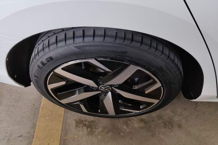 Used Volkswagen Lamando 2022 Lavida L 280TSI DSG Hot Edition Right Rear Wheel Hub