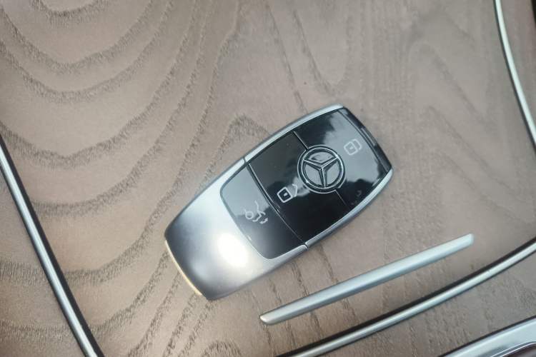 Used Mercedes-Benz E-Class 2022 Updated E 300 L Stylish Edition Vehicle Key