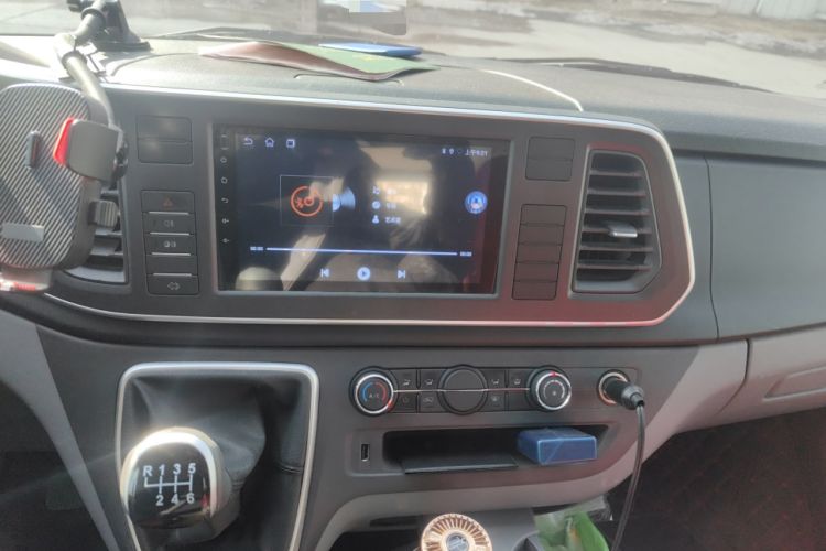 Used SAIC MAXUS Xintu V80 2025 PRO Aoyuntong 2.0T Manual Long Wheelbase Ultra-Low Roof 6/7/8/9-Seater Audio And AC Panel