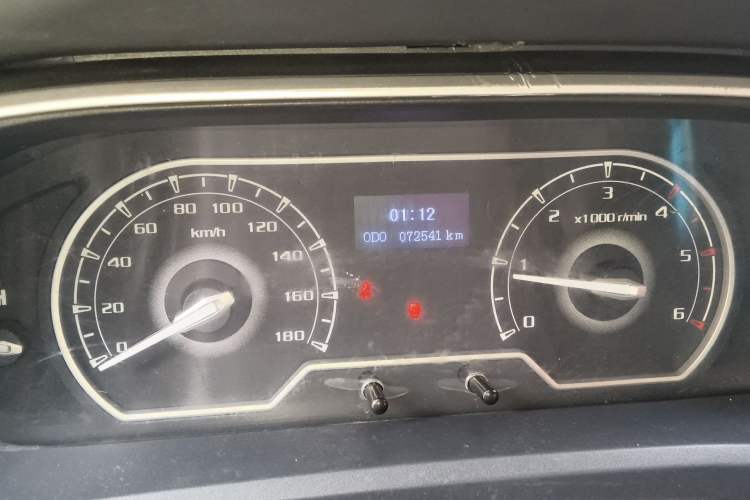 Used SAIC MAXUS Xintu V80 2023 2.0T Manual Classic Aoyuntong Long Wheelbase Mid-Height 6/7/8/9-Seater
