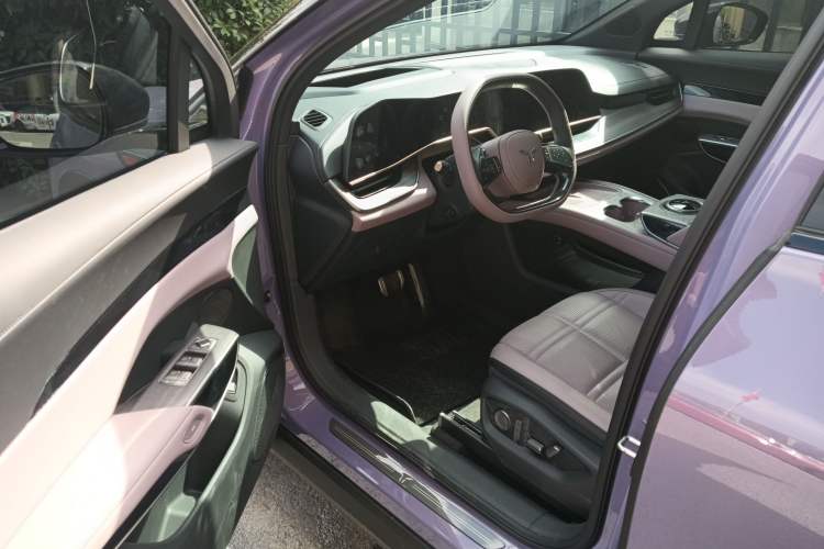 Used Hongqi Tiangong 08 2025 680 Ultra Four-Wheel-Drive Version
