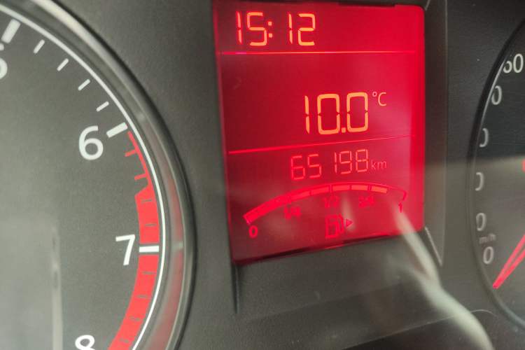 Used Volkswagen Santana 2015 1.6L Manual Fashion Edition Odometer Close Up