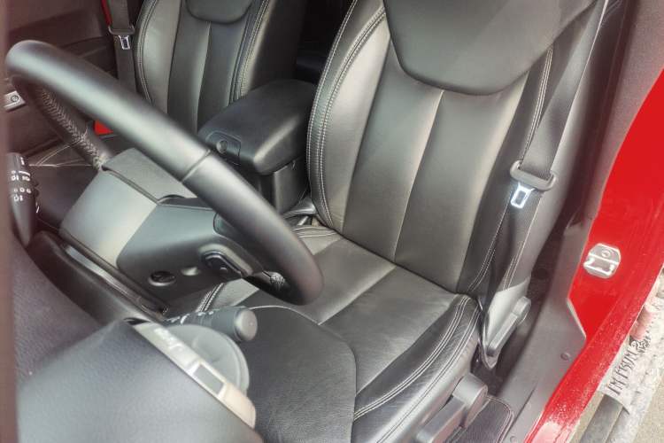 Used Jeep Wrangler 2017 3.6L Rubicon Four-Door Comfort Edition Left Front Seat