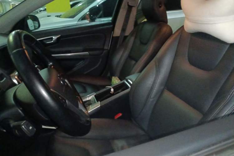 Used Volvo S60 2015 S60L 2.0T Zhiyuan Edition